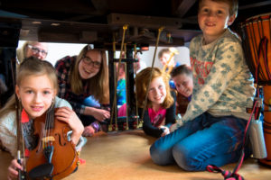 kinderen met muziekinstrumenten