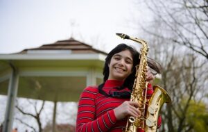 foto meisje met saxofoon